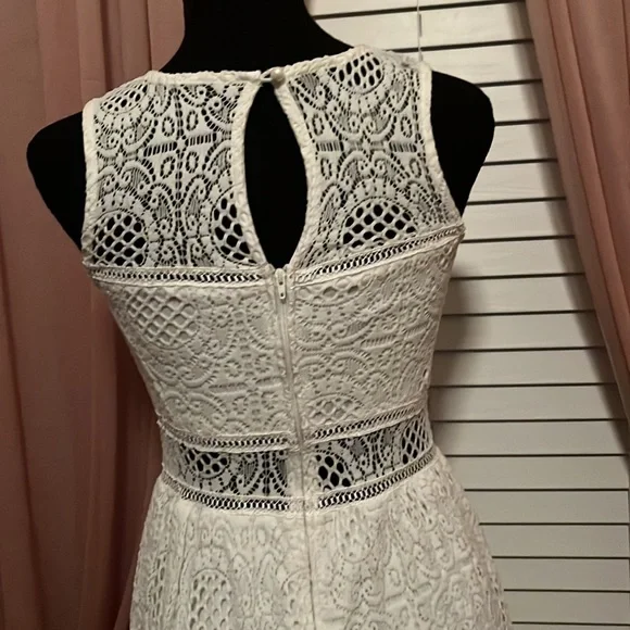 White dress - Picture 6 of 6